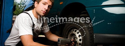 Mechanic fixing auto in car service