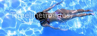 Girl Underwater 2